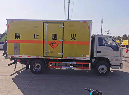南山爆破器材运输车技术升级与安全合规新趋势